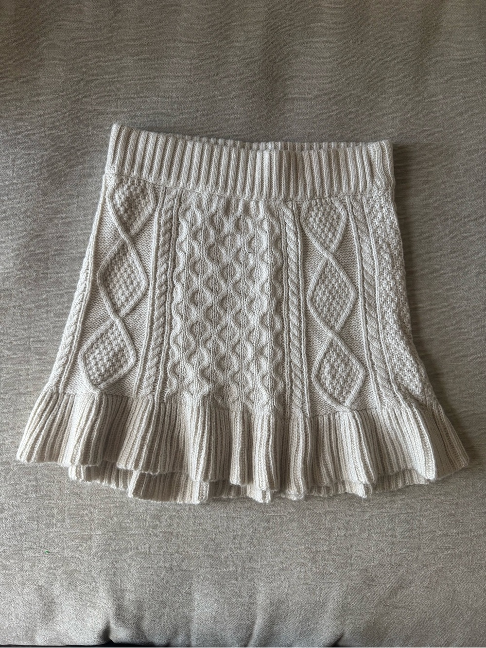 Abercrombie Kids Cable Knit Sweater Skirt 11/12 Ivory Ruffle Hem Cozy Preppy - Picture 2 of 6